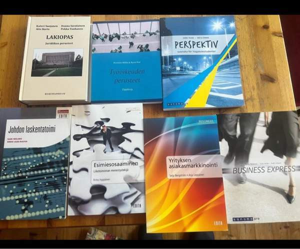 Koulukirjoja, lastentarinoita, kielikirjoja ja reseptikirjoja Tuusniemi - photo 1