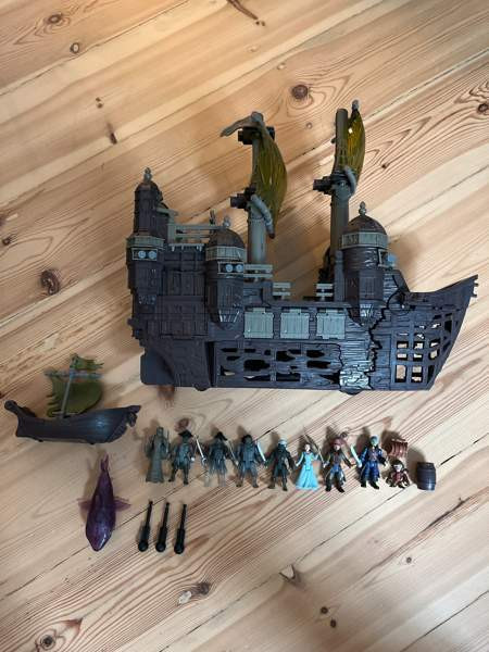 Pirates of the Caribbean laiva ja figuureita Helsinki - photo 1