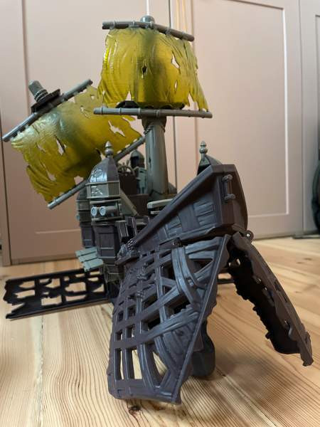 Pirates of the Caribbean laiva ja figuureita Helsinki - photo 6