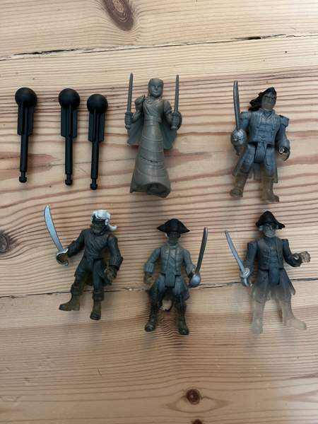 Pirates of the Caribbean laiva ja figuureita Helsinki - photo 3