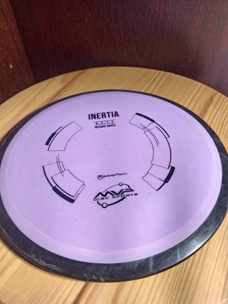 MVP disc Inertia (Neutron plastic) Distance driver 9/5/-2/2 Kirkkonummi - valokuva 1