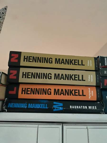 Henning Mankell kirjoja Jaervenpaeae - photo 2