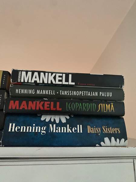 Henning Mankell kirjoja Jaervenpaeae - photo 1