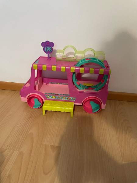 Pet shop auto ja talot Joensuu - valokuva 1