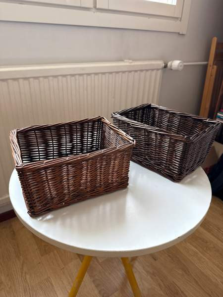 Indiska rottinkinen kori+ 2 muuta sekä muovisia koreja Хювинкяя - изображение 7