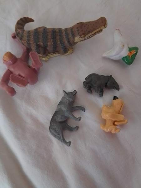 Pieniä eläin hahmoja Tuusula - valokuva 1