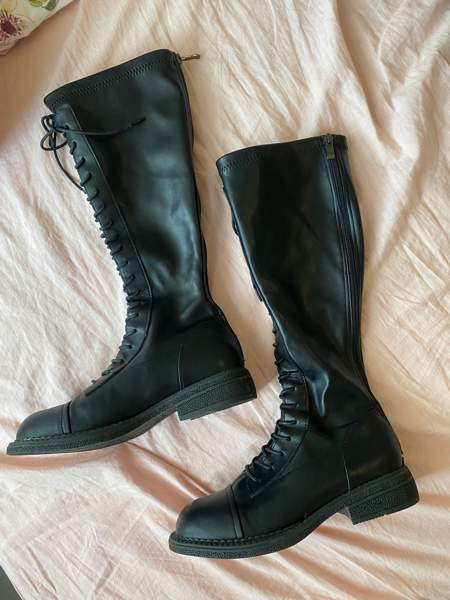 Naisten PU-nahkasaappaat Helsinki - valokuva 2