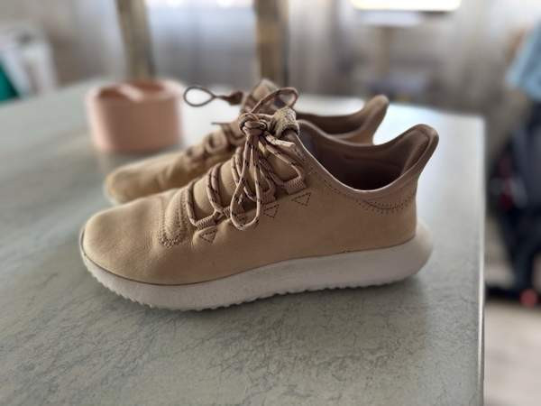 Adidas lenkkarit Kauhava - valokuva 1