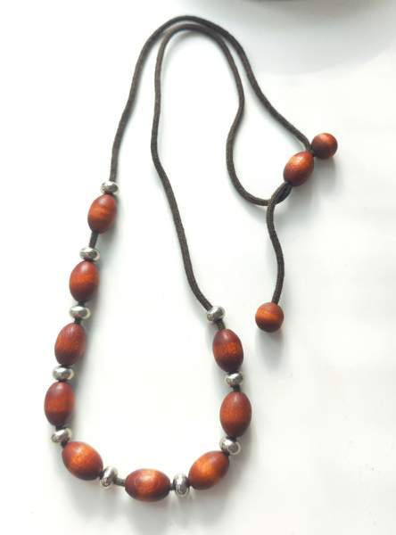 Puinen kaulakoru Nurmijaervi – foto 1