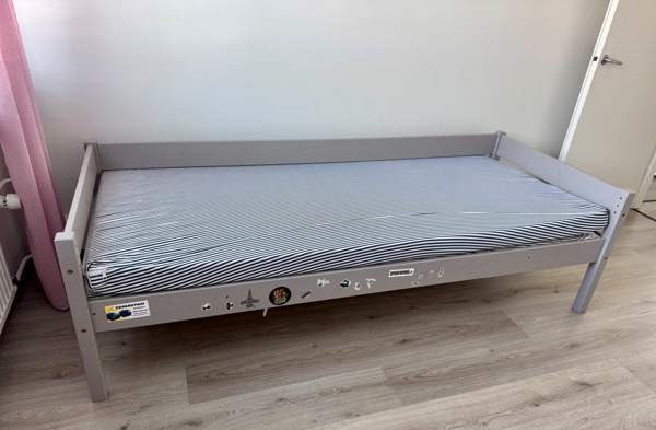 Sänky 90cm x 200cm Рованиеми - изображение 1