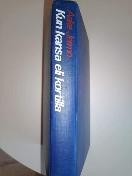 Aake Jermo: Kun kansa eli kortilla Helsinki - valokuva 1