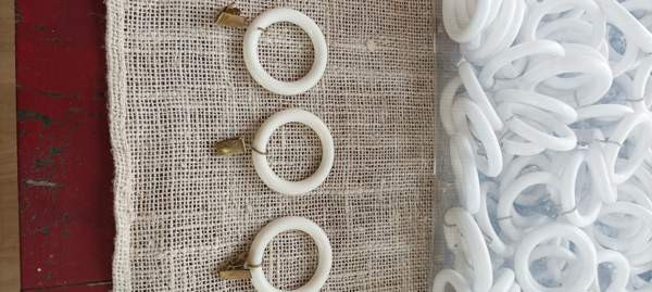 Valkoisia verhonrenkaita Mäntsälä - valokuva 1