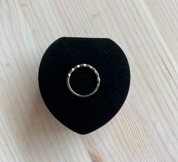 Valkokultainen timanttisormus Tampere - valokuva 2