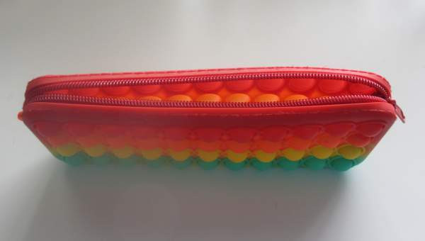 Pieni muovinen penaali / pussukka Espoo - valokuva 2