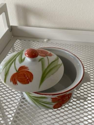 Posliininen käsinmaalattu rasia Rovaniemi - valokuva 3