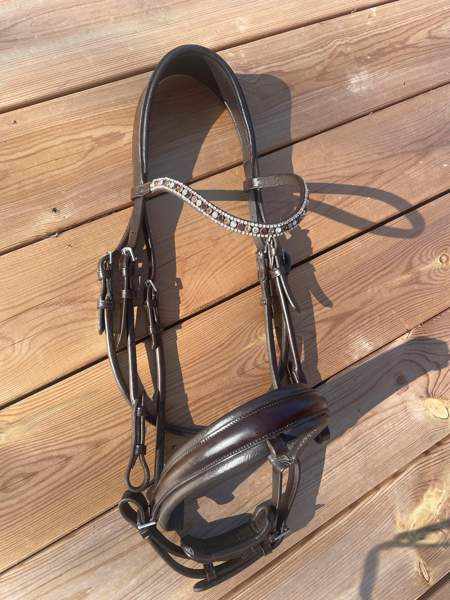 Tummanruskeat nahkasuitset Uurainen – foto 1