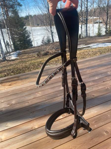 Tummanruskeat nahkasuitset Uurainen – foto 3