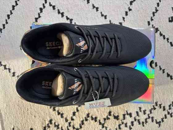 Uudet Skechers Uno Shimmer Away -kengät Турку