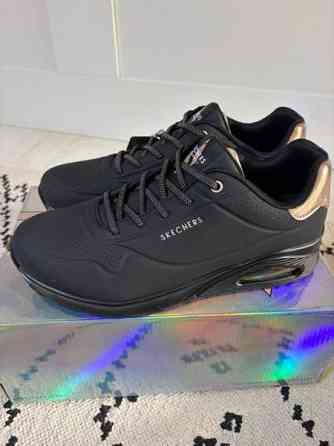 Uudet Skechers Uno Shimmer Away -kengät Турку