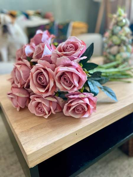 Iso kimppu vaalean roosan sävyisiä ruusuja Lahti - photo 3
