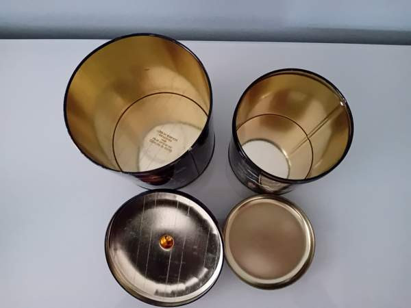 Vanhat englantilaiset peltipurkit Helsinki - valokuva 5