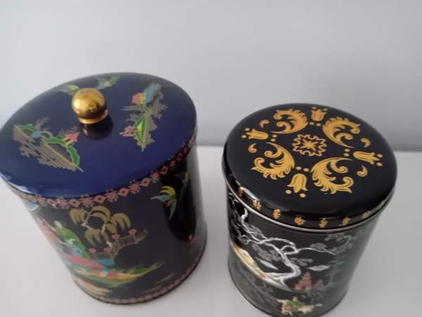 Vanhat englantilaiset peltipurkit Helsinki - valokuva 2