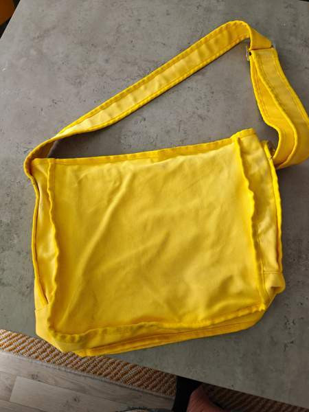Myydään Marimekon keltainen olkalaukku Seinaejoki – foto 3