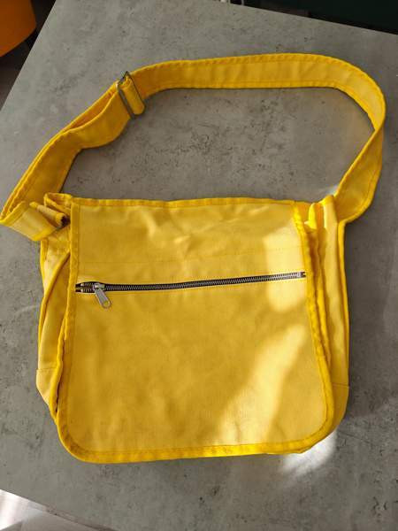 Myydään Marimekon keltainen olkalaukku Seinaejoki – foto 1