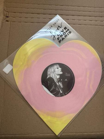 Taylor Swift -Lover live from Paris Salo - photo 1