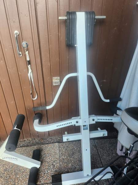 Vähän kikkailua vaativa kuntolaite, vahvat kumilenkit vastuksena. Tampere - valokuva 2