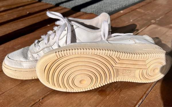 Nike airforce 1 tennarit koko 38,5 (24 cm) Ювяскюля - изображение 8