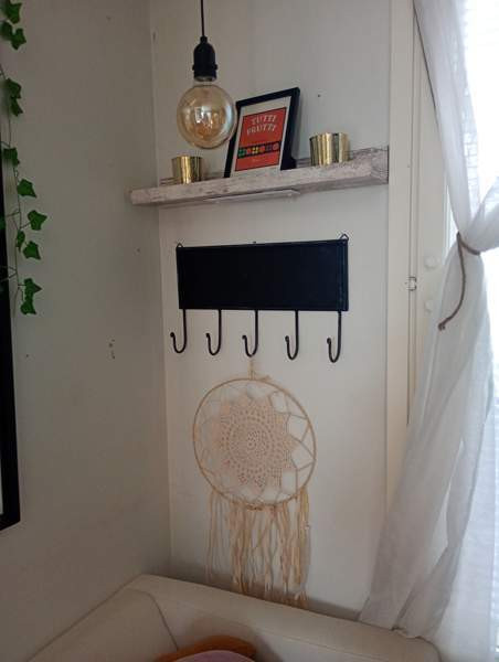 Seinä hylly koukuilla Kaarina - valokuva 1