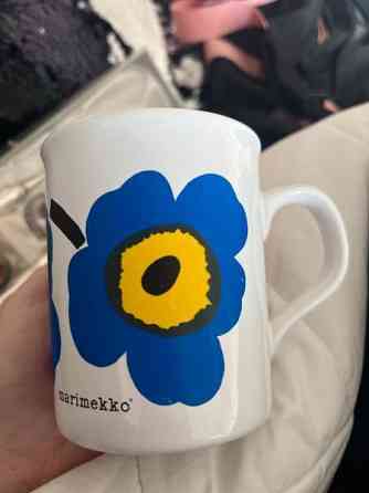 Marimekon kupit ja lautaset Ярвенпяя
