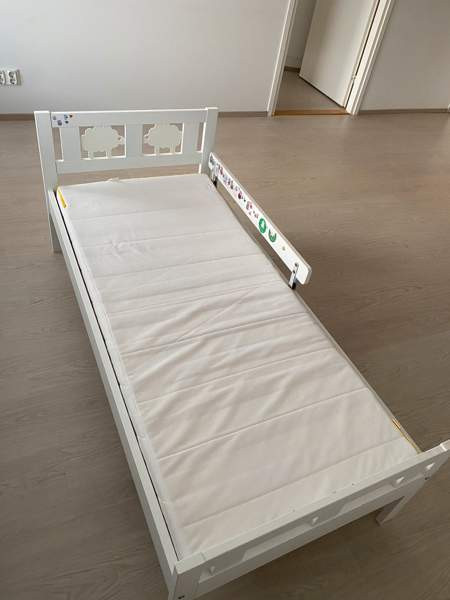 Annetaan Ikean lastensänky + patja (VARATTU) Helsinki - valokuva 2