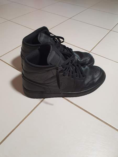 Air Jordan 1 triple black 44 Leppävirta - valokuva 3