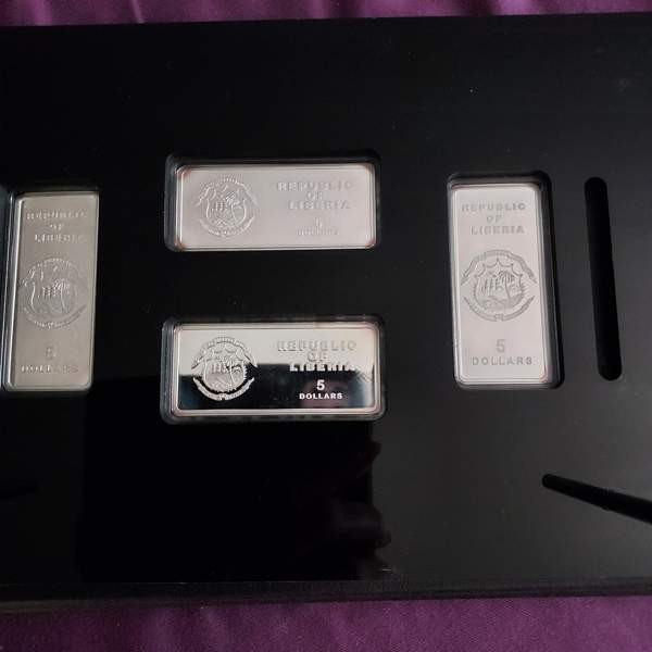 Hopeamerkkia  Tiikerin vuosi 2010 Liberia Taipalsaari - valokuva 2