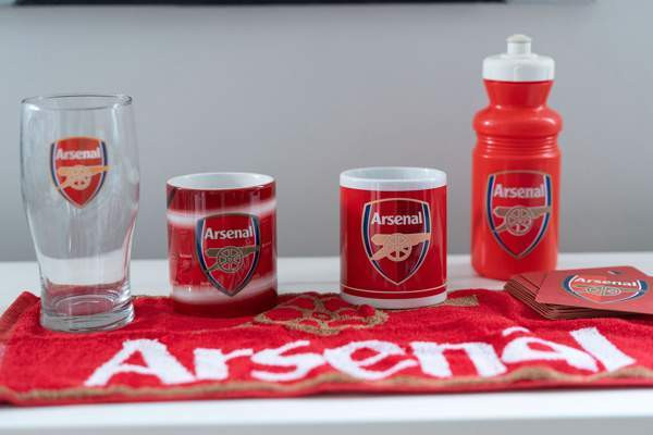 Arsenal mukit, tuoppi, pyyhe, lasinaluset, juomapullo Helsinki - valokuva 2