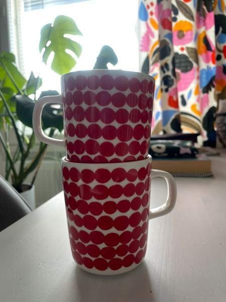 2 kpl Marimekko punaisia räsymatto-mukeja Йоэнсуу - изображение 1