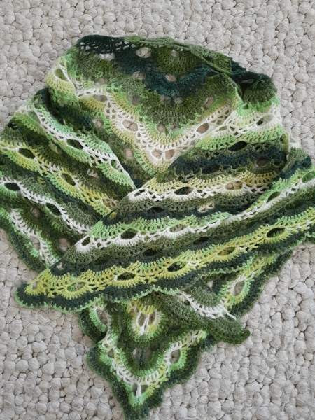 Vihreän sävyinen neule hartiahuivi Jyvaeskylae - photo 1