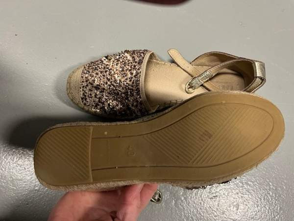 Kesäkengät nahka, paljetit vaihtaa väriä . Helsinki - изображение 3