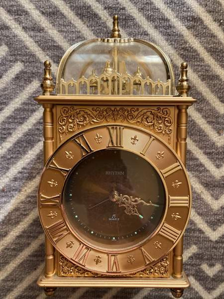 Sisustus Kello Kullanvärinen.mitat:13x14x28cm Kouvola – foto 1