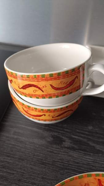 Hauskat kupit ja lautaset Helsinki - valokuva 2