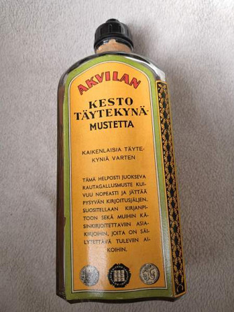 Mustepullo ja sen pentu, kaksi 10 tai 4000 vuotta vanhaa egyptiläispatsasta Rauma - valokuva 2