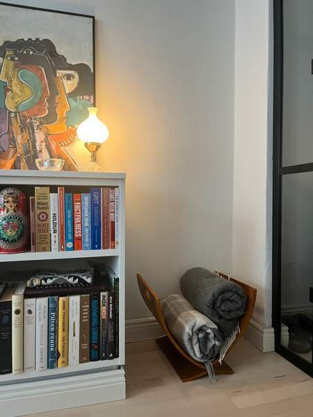 Vanha puinen lehtiteline Helsinki – foto 1