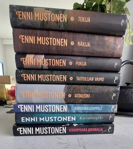 Mustosen kirjoja Kaarina - photo 1