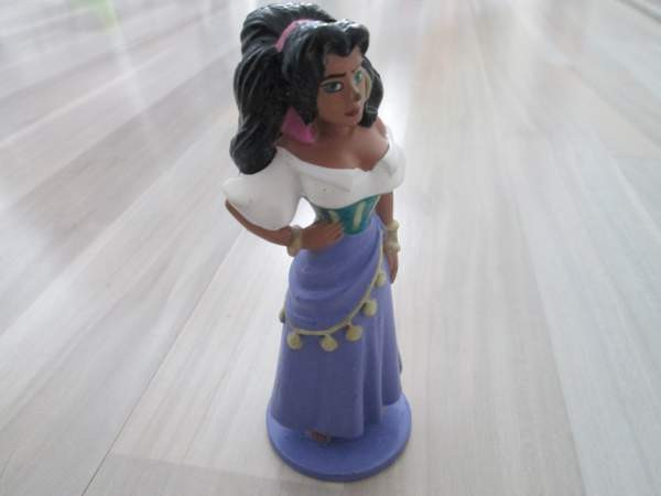 Esmeralda muovinen hahmo Turku - valokuva 3