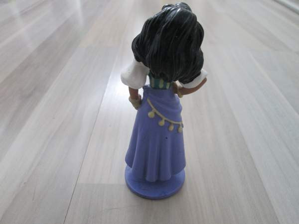 Esmeralda muovinen hahmo Turku - valokuva 2