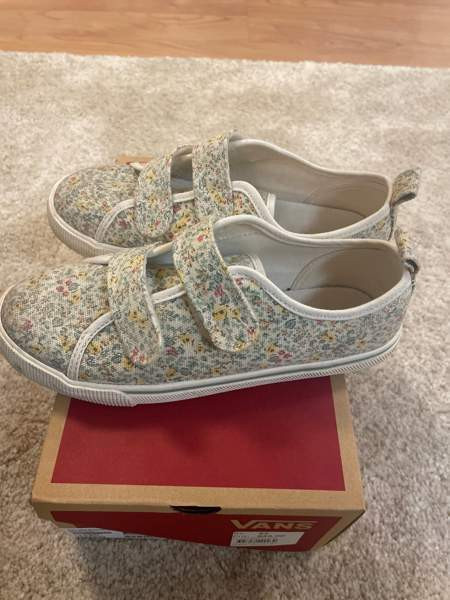 Kankaiset tennarit tarroilla. Kesä saapuu Nurmijaervi - photo 3