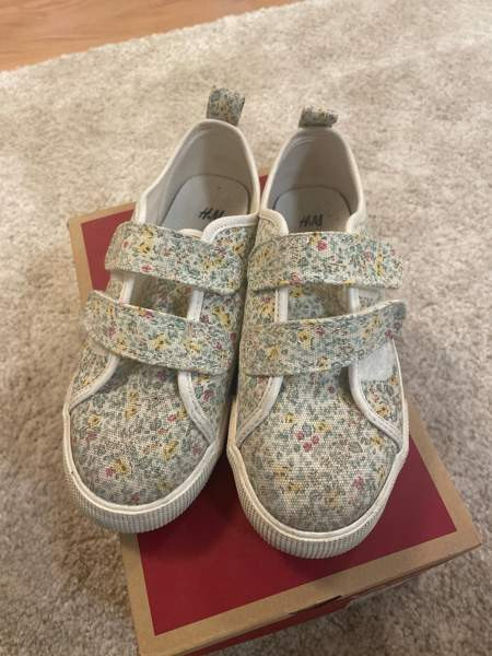 Kankaiset tennarit tarroilla. Kesä saapuu Nurmijaervi - photo 2