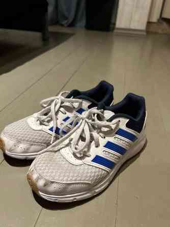 Sisäpelitossut / lenkkarit Adidas koko 33 Lohja